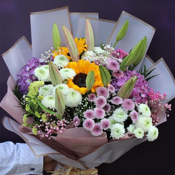 Designer Favorite Designer Favorite - Sunflower in Bangalore | Order Now At Juneflowers.com