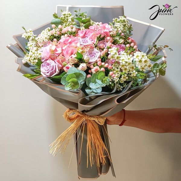Signature exotic Roses Delivery Delivery to India | order Now at Juneflowers.com