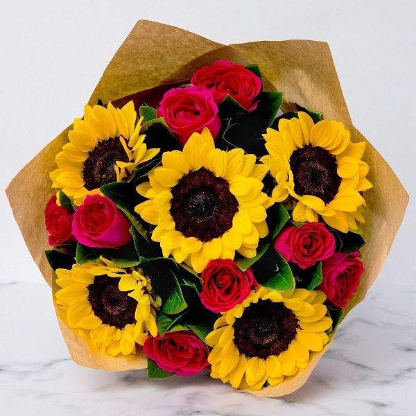 5 Stem Sunflowers with roses Radiant Sunflower Rose Bouquet | Order Now at June Flowers India